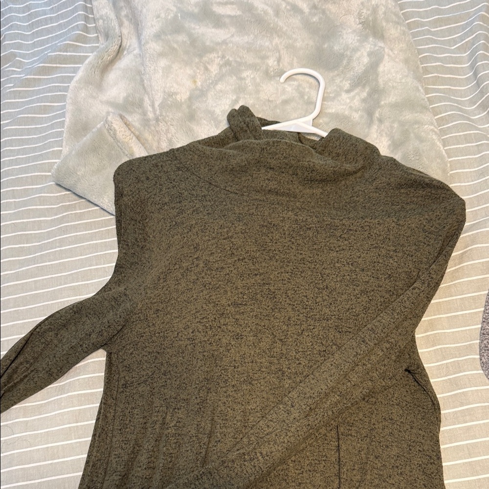 Old Navy Dark Olive Women's Turtleneck Sweater